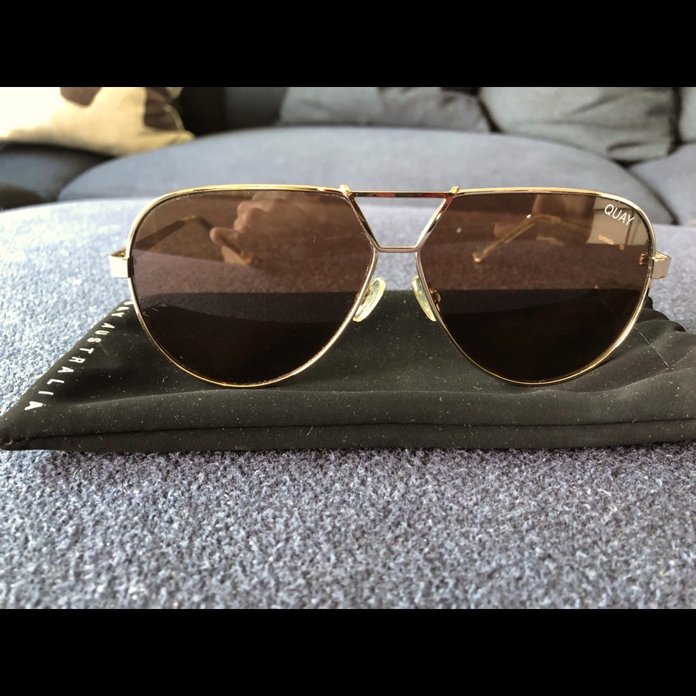 Quay oversized,aviators. Gold frame/brown lenses.